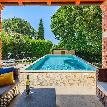 Villa Hrast Bacva Višnjan Екстериор снимка