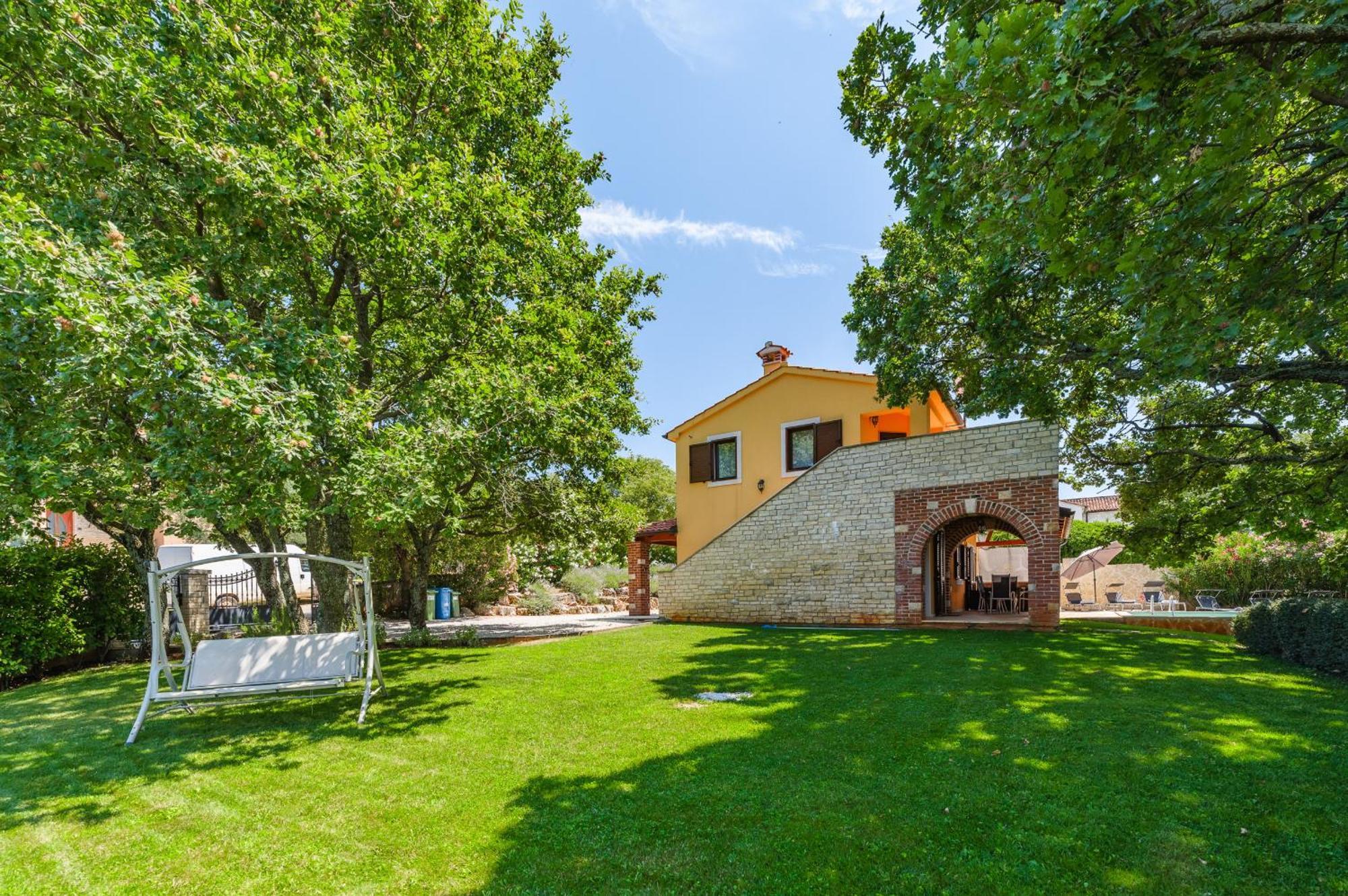 Villa Hrast Bacva Višnjan Екстериор снимка