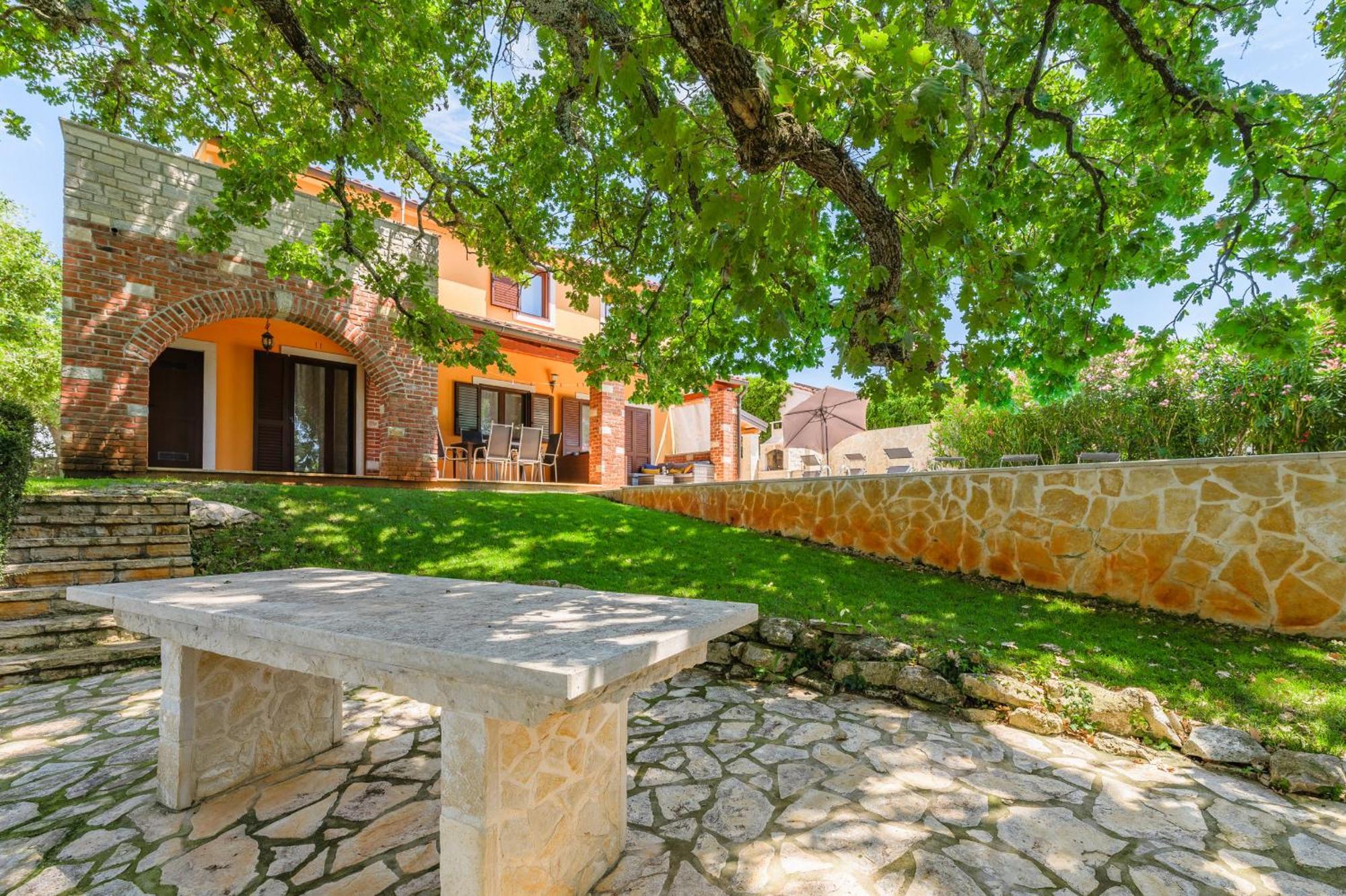 Villa Hrast Bacva Višnjan Екстериор снимка