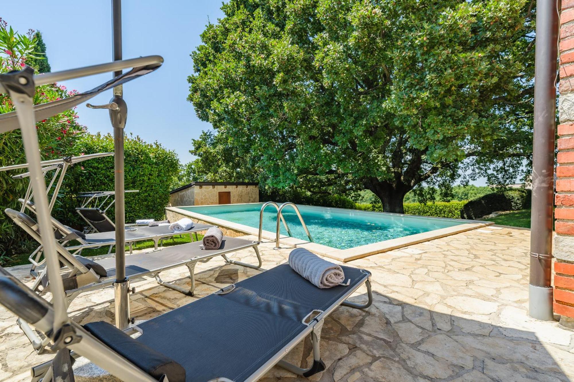 Villa Hrast Bacva Višnjan Екстериор снимка
