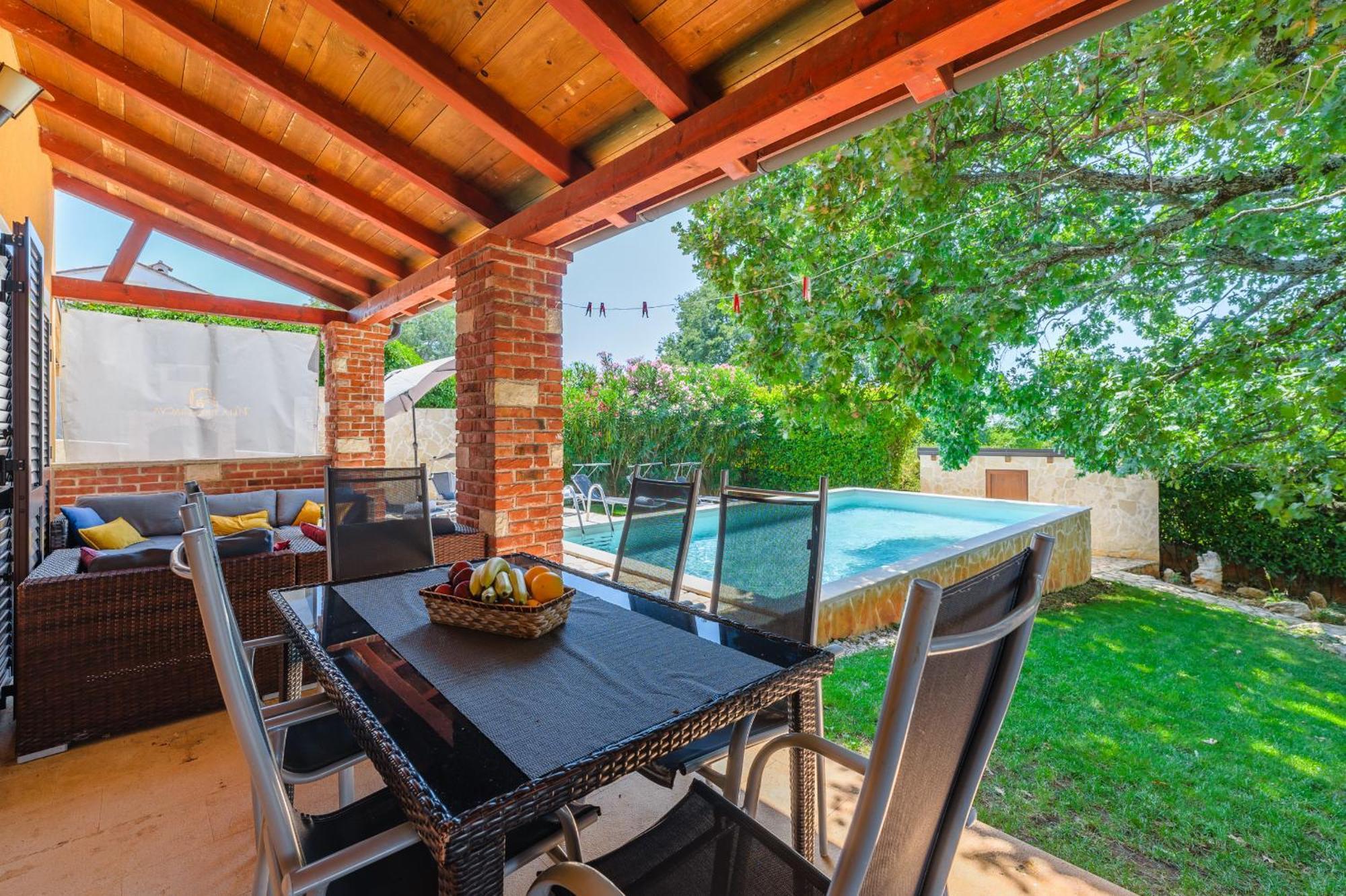 Villa Hrast Bacva Višnjan Екстериор снимка