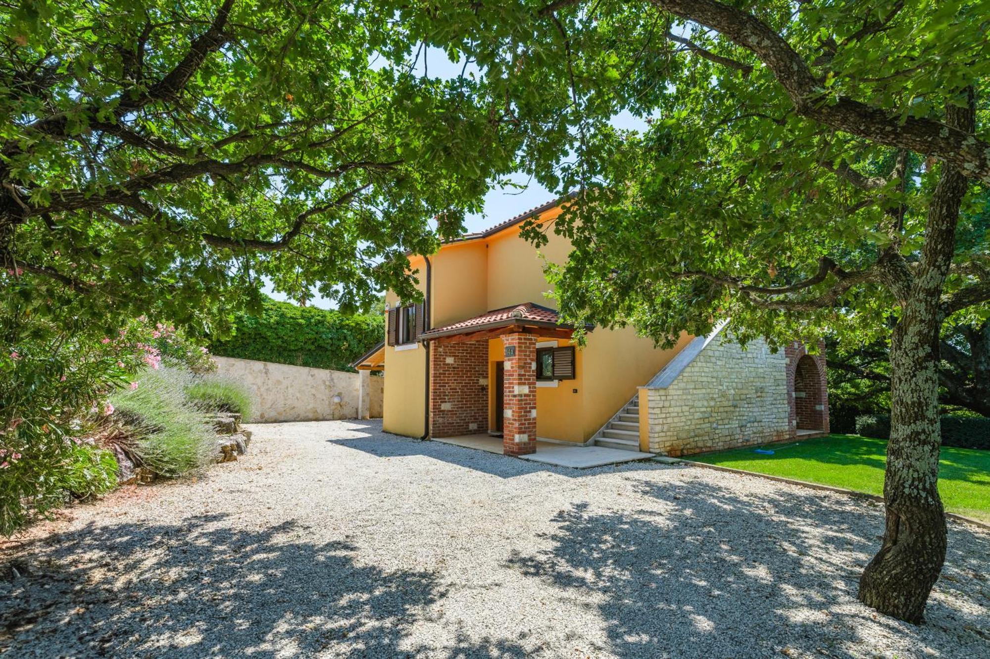 Villa Hrast Bacva Višnjan Екстериор снимка