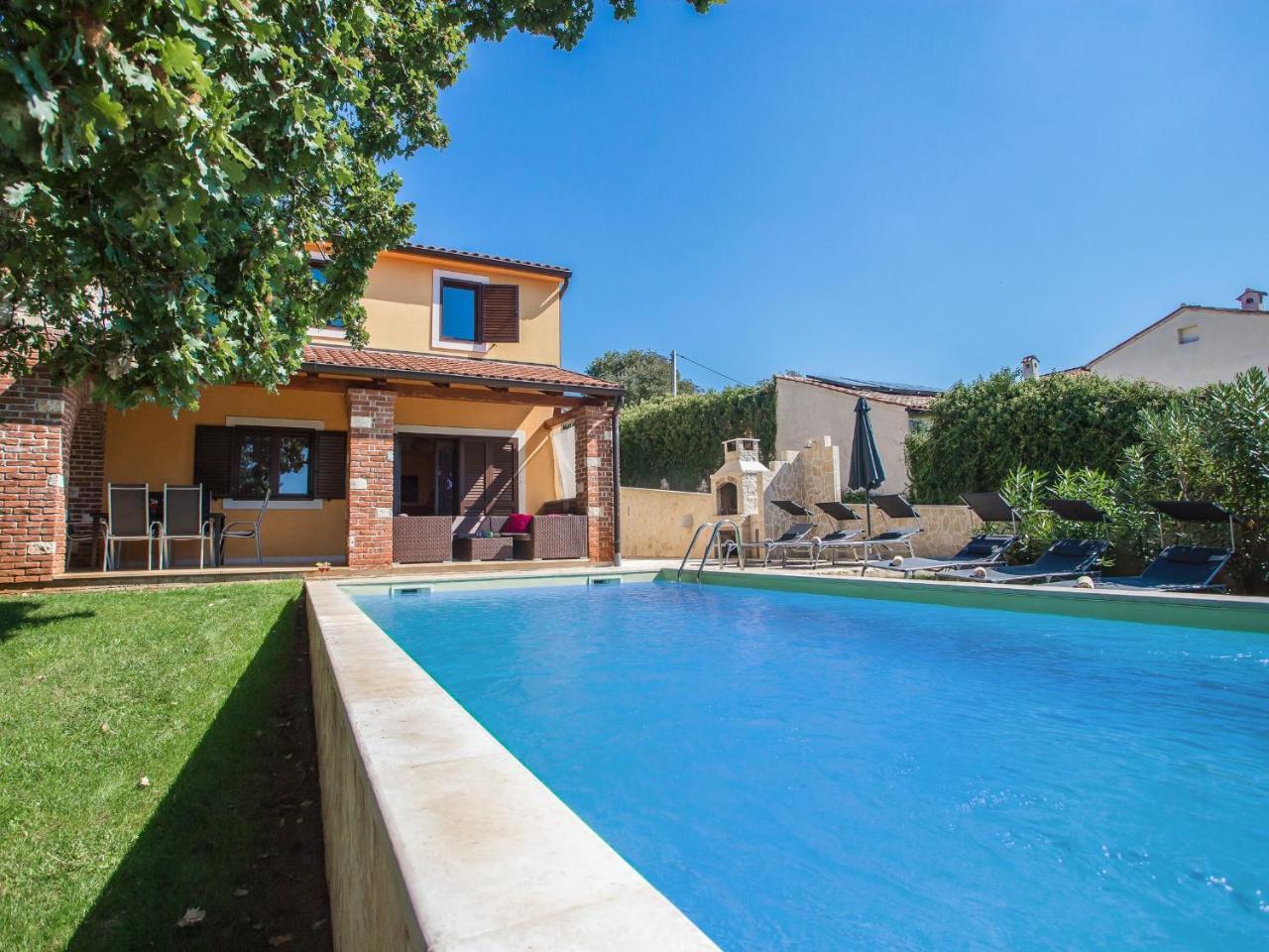 Villa Hrast Bacva Višnjan Екстериор снимка