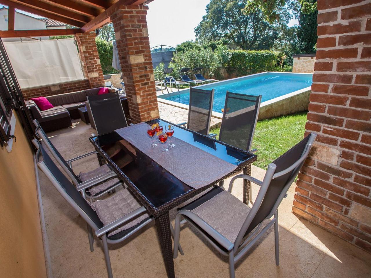 Villa Hrast Bacva Višnjan Екстериор снимка