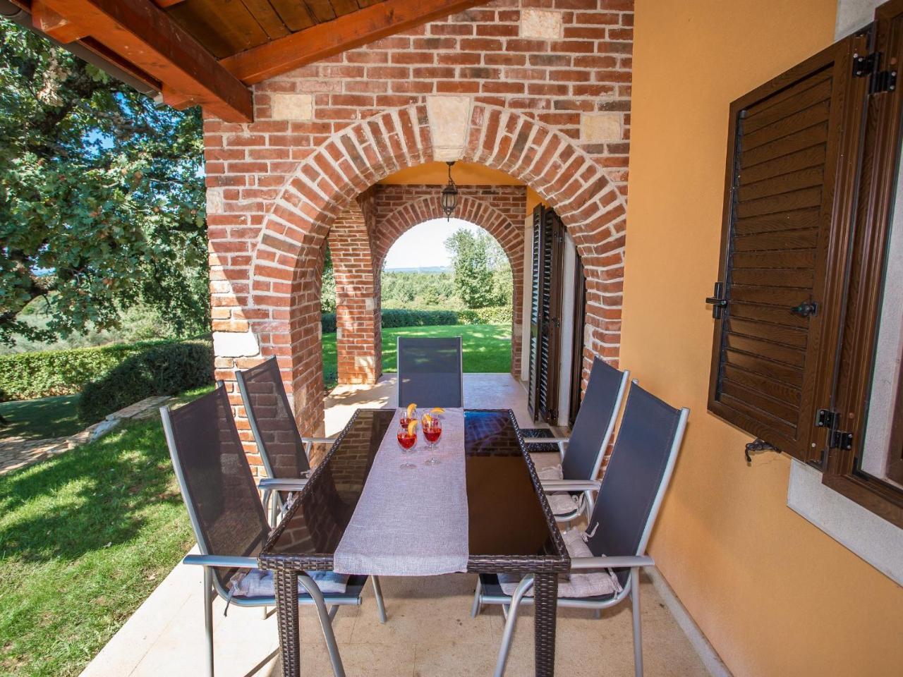Villa Hrast Bacva Višnjan Екстериор снимка