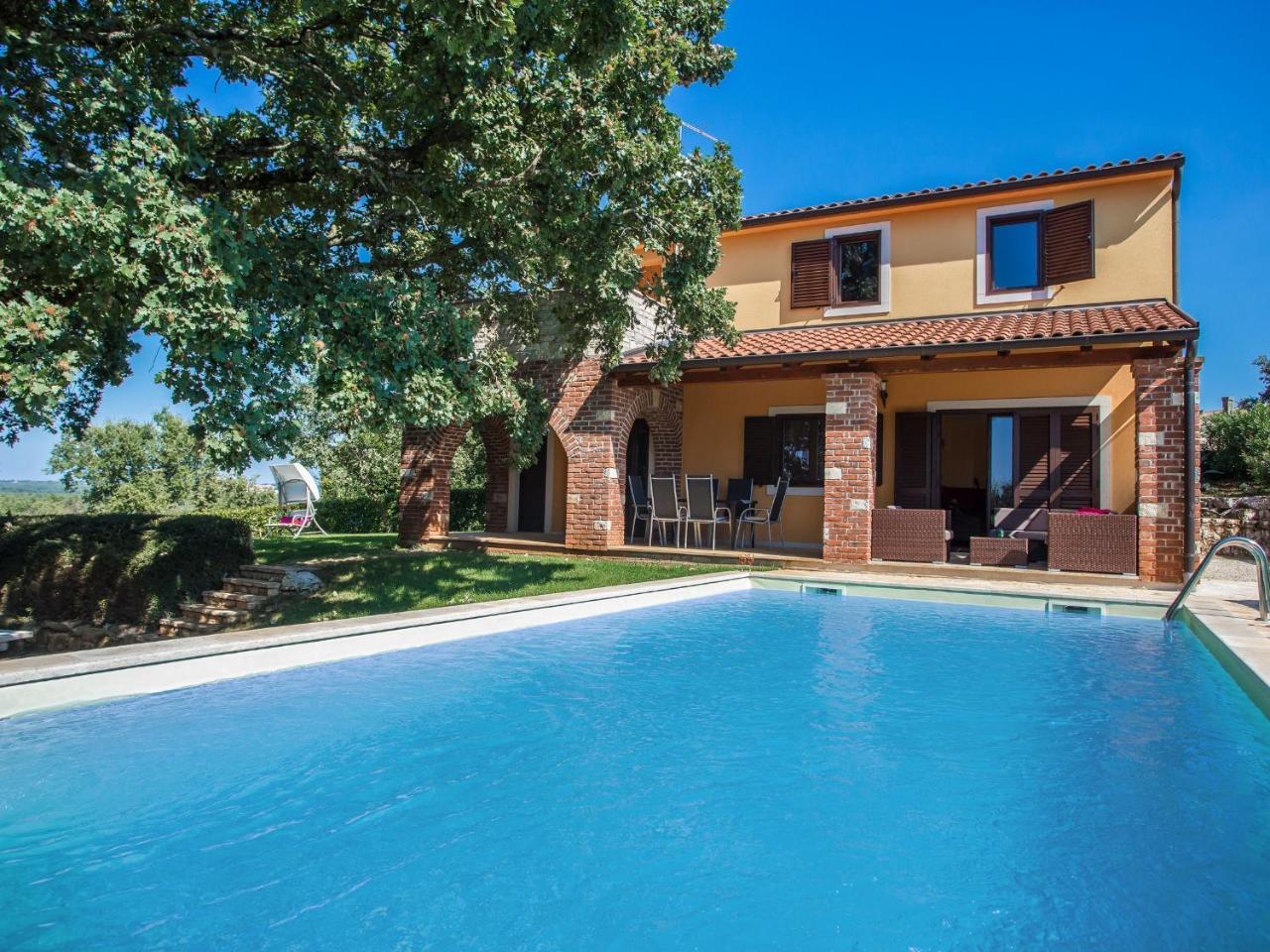Villa Hrast Bacva Višnjan Екстериор снимка