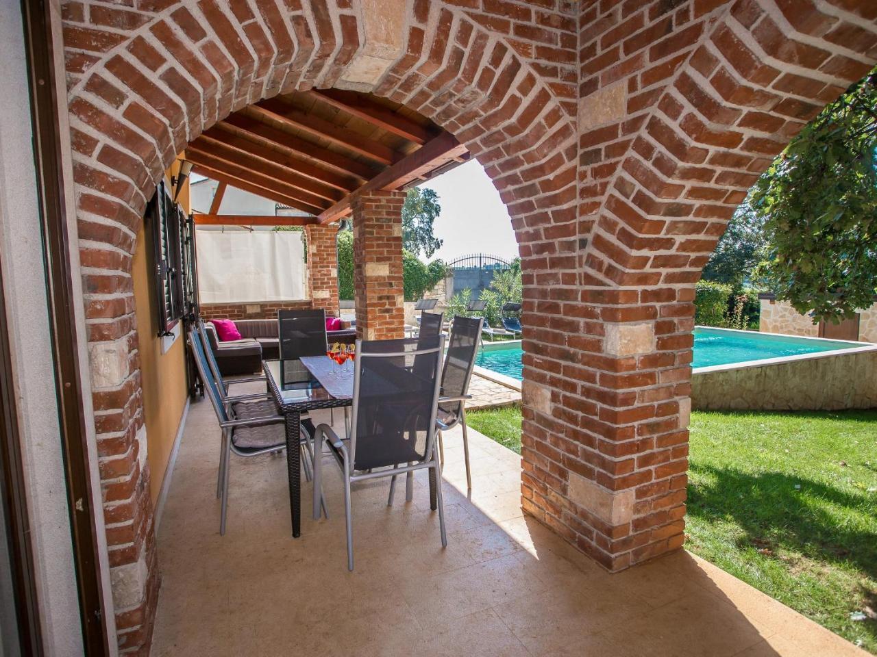 Villa Hrast Bacva Višnjan Екстериор снимка